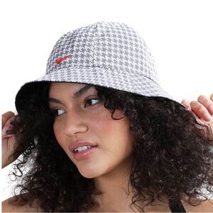 Nike Womens NSW Icon Clash Houndstooth Bucket Grey Red Size M/L
